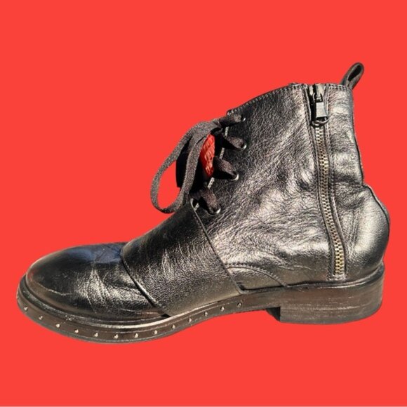 JP DAVID BLACK LEATHER ANKLE BOOT (SZ 37 - 6) (EUC) - Picture 2 of 10